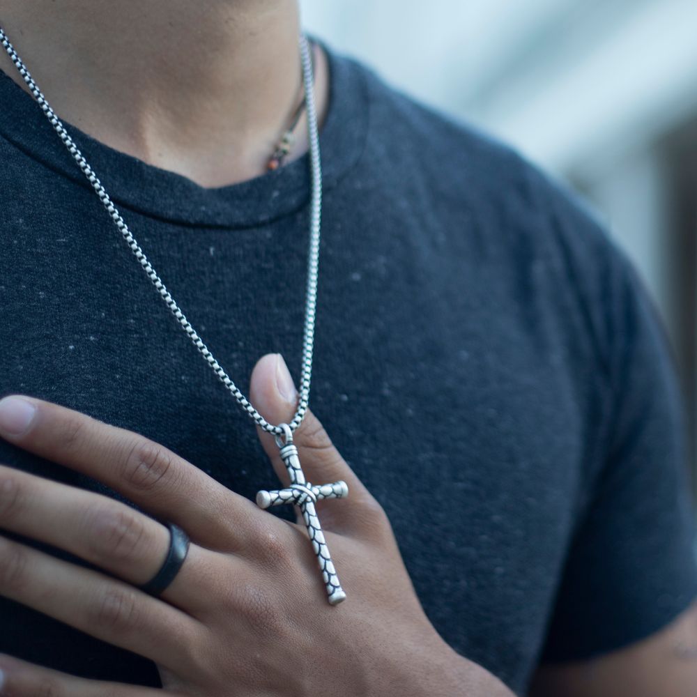 Men's Silver Cross Necklace Of Stainless Steel Manntara