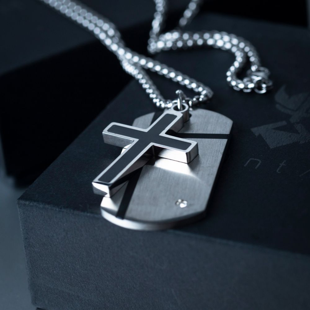 Stainless Steel Silver Cross Medallion-like Necklace Manntara