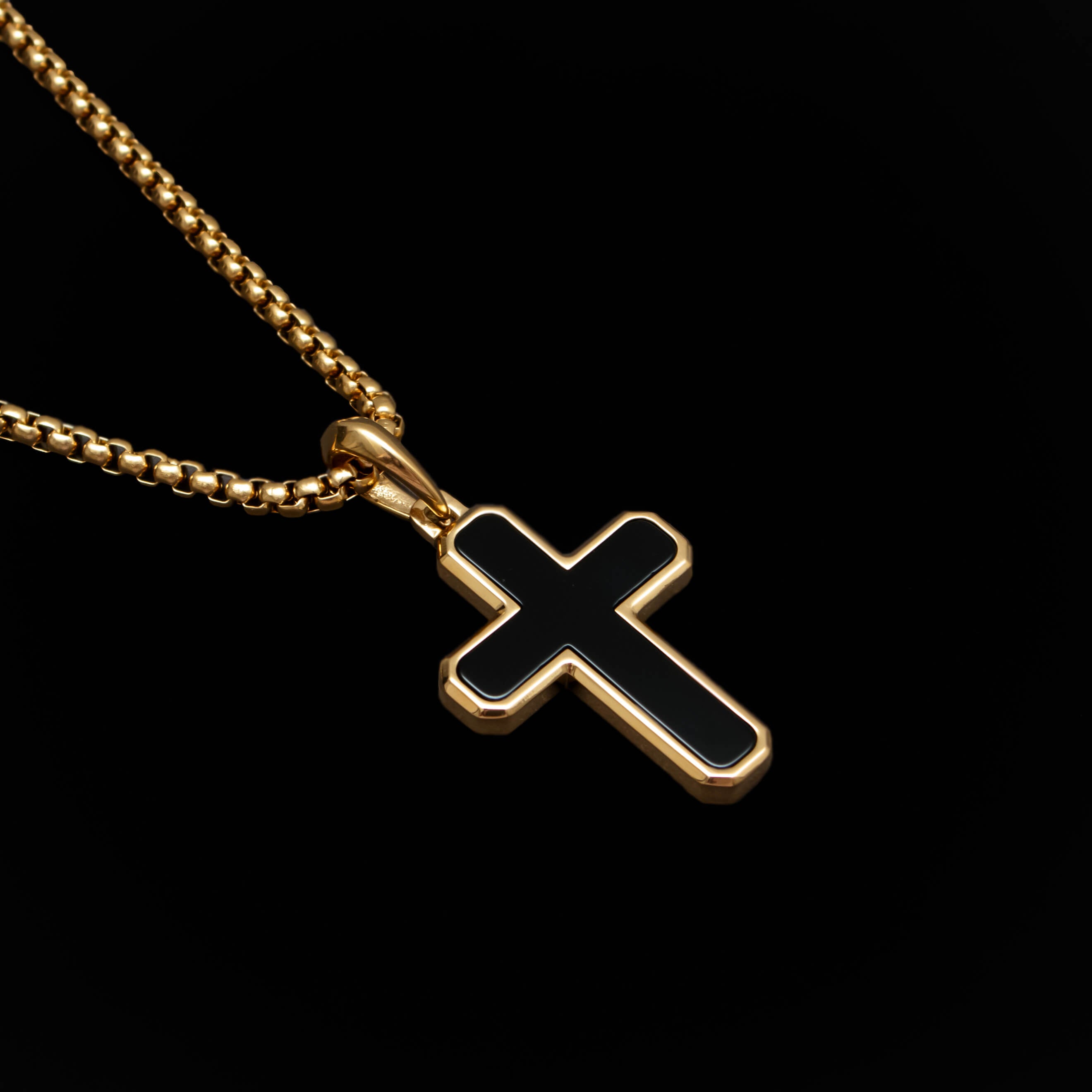 18K Gold-Plated Catholic Black Cross Necklace of Stainless Steel Manntara