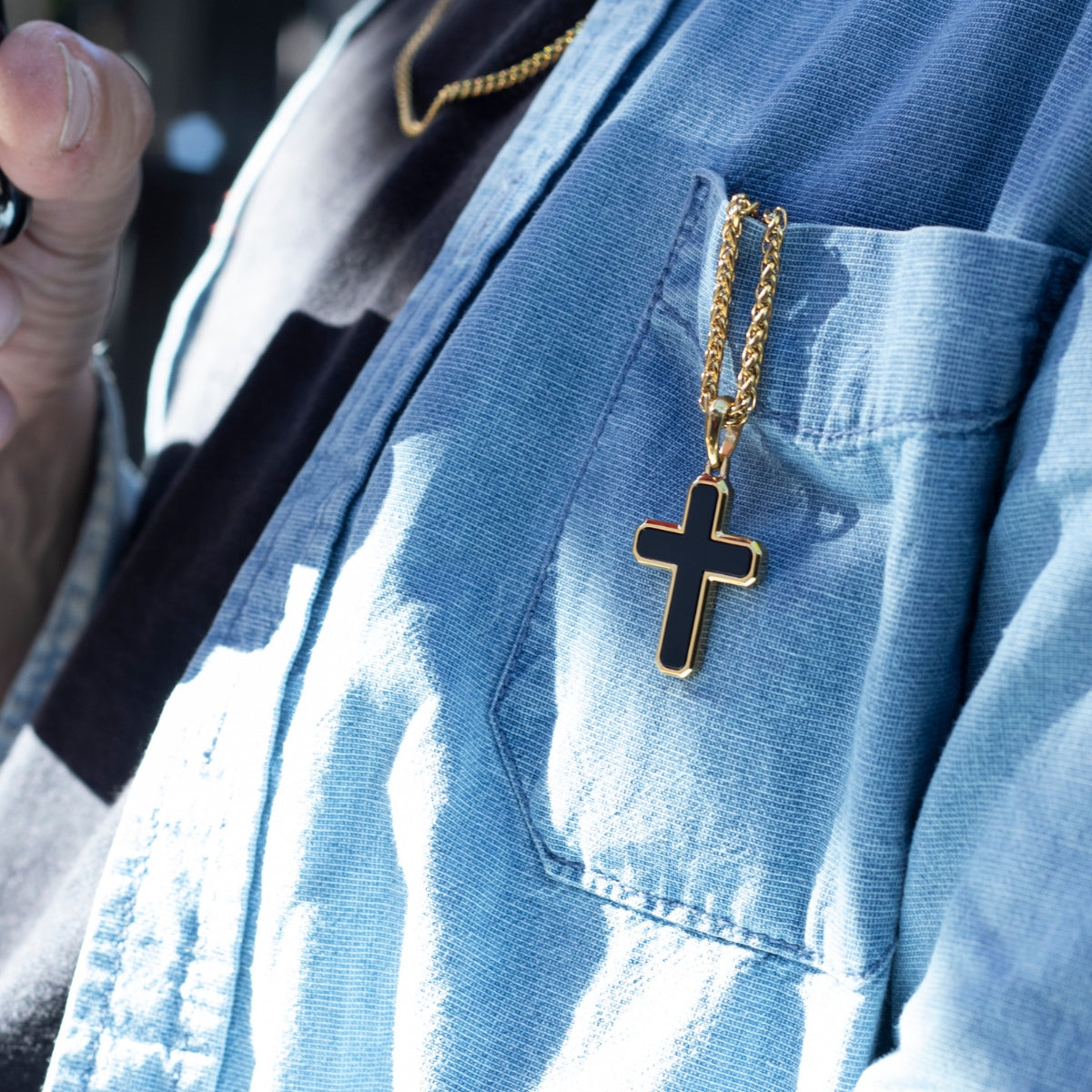 18K Gold-Plated Catholic Black Cross Necklace of Stainless Steel Manntara