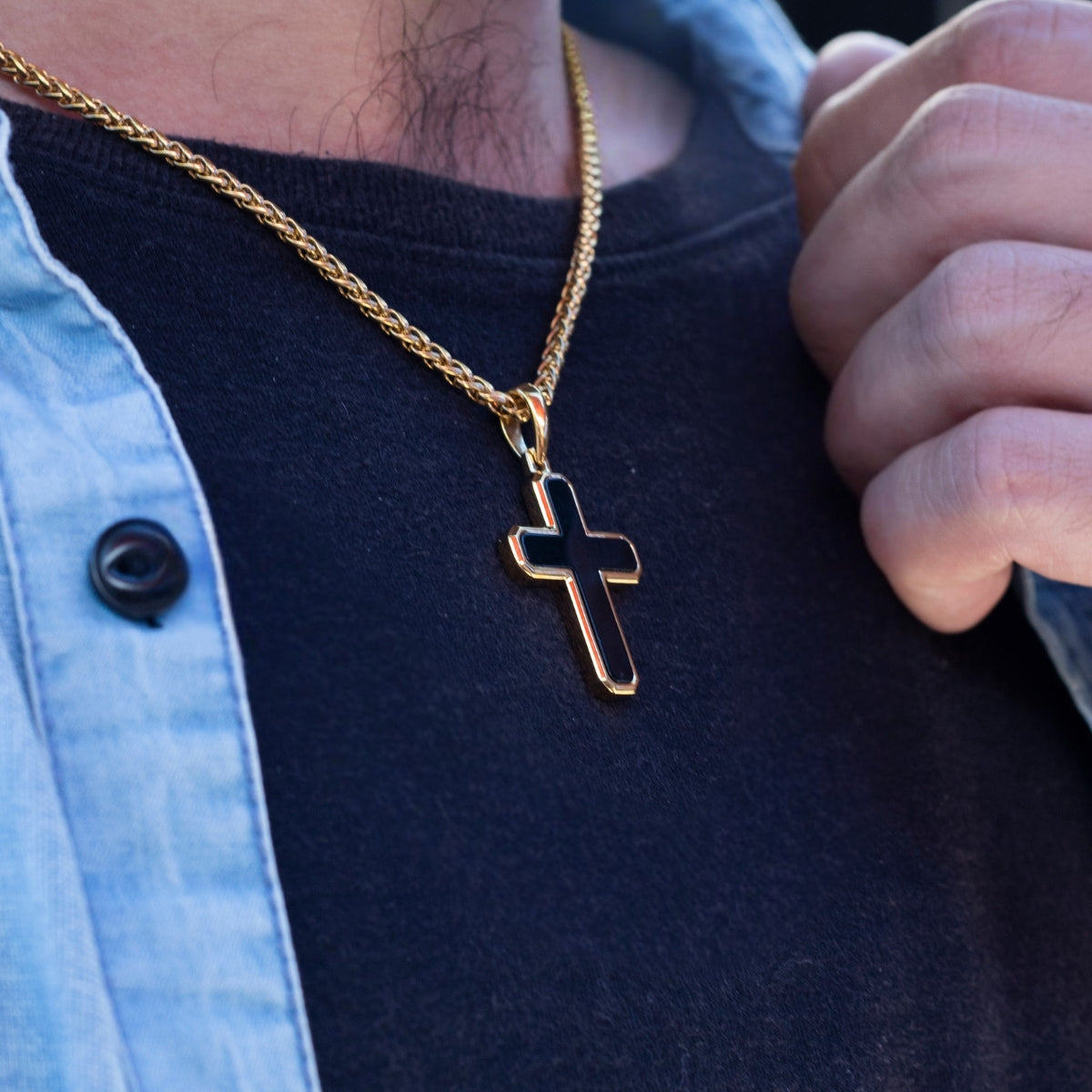 18K Gold-Plated Catholic Black Cross Necklace of Stainless Steel Manntara