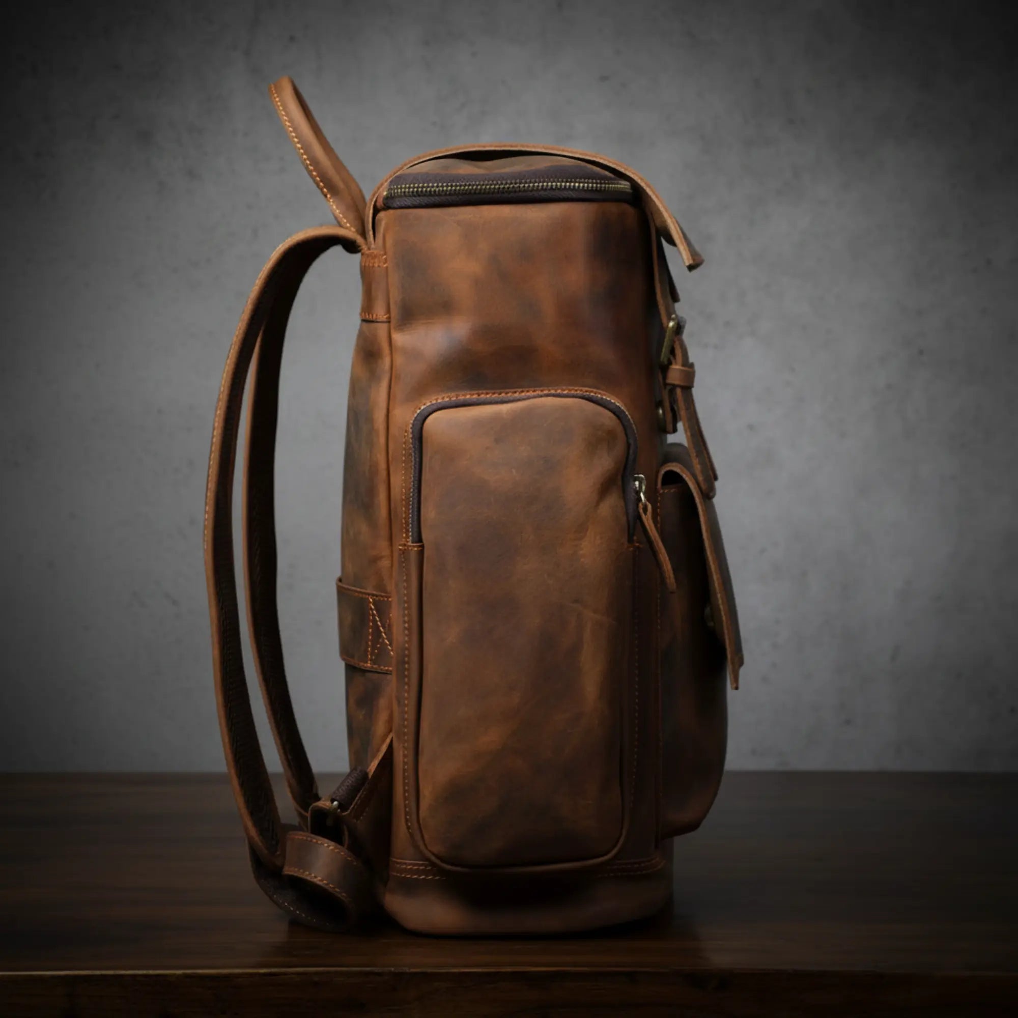 Full-Grain Leather Unisex Vintage 20-inches Laptop Backpack For Travel Manntara